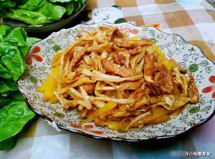食谱|黄花菜怎么做最营养？黄花菜此做法，特解馋，鲜香四溢，老少皆宜