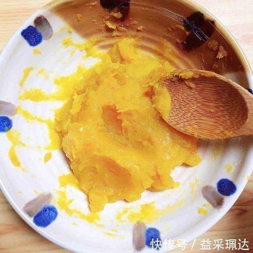 妈妈坚持晚餐吃这个蔬菜,50岁了小肚平坦坦,原来它真能刮油