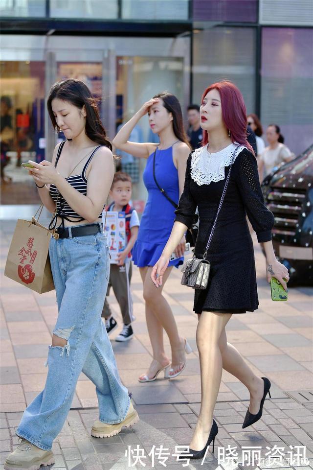 尖头高跟鞋带着几分小性感的气息,搭配裙装甜美靓丽