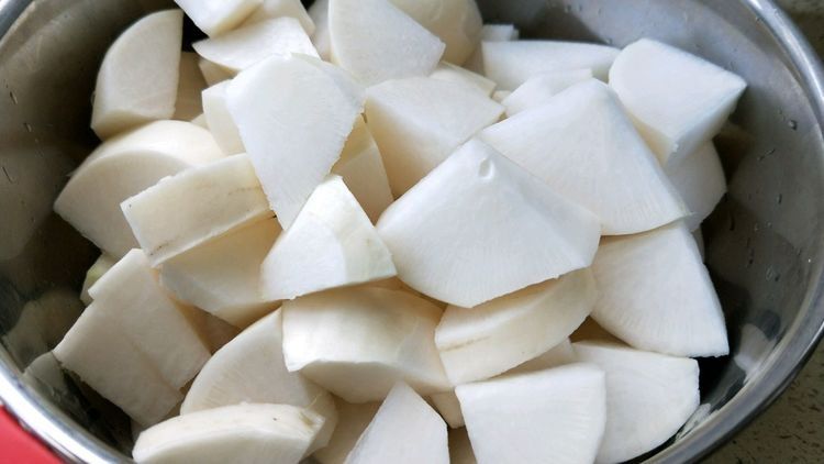 冬天多吃白萝卜，和肉一起炖，鲜美可口不油腻，家人都爱吃