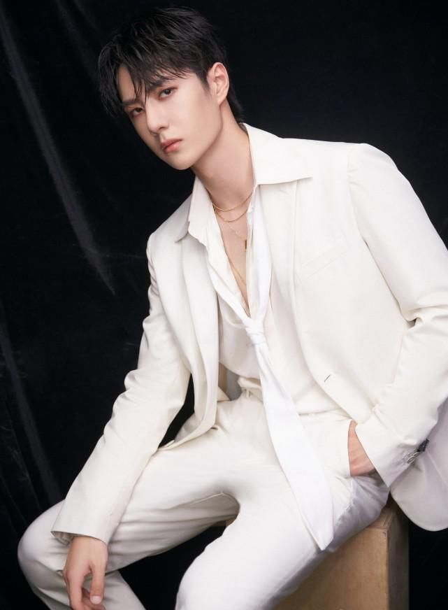 王一博台上撩人 台下呆萌 湿发造型简直就是白马王子 全网搜 王一博台上撩人 台下呆萌 湿发造型简直就是白马王子 全网搜