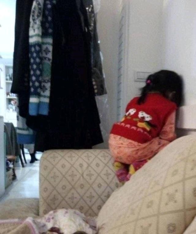 躲猫猫|小孩子藏猫猫“顾头不顾脚”,除了可爱,还和自身的心理发育有关