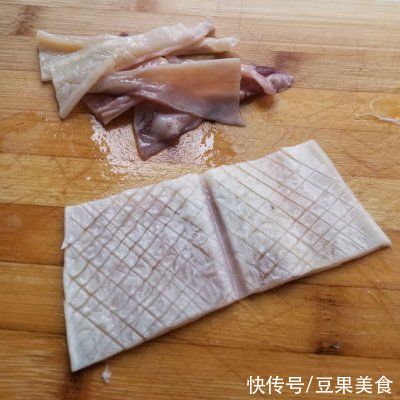道家常干鱿鱼炒丝瓜|这道家常干鱿鱼炒丝瓜简单快手，超下饭