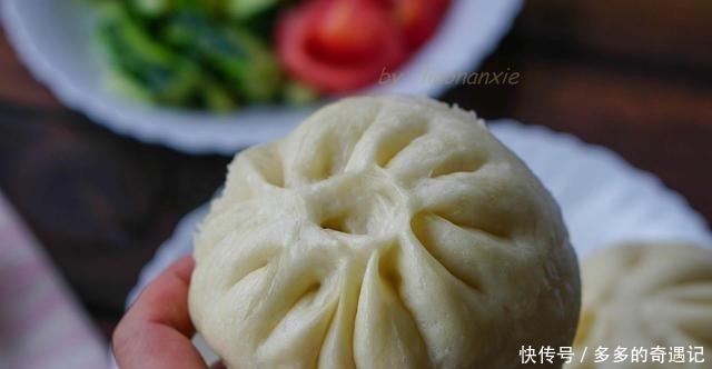 好吃|女儿想吃包子，抽空蒸一锅，皮薄馅香真好吃，当早餐好美！