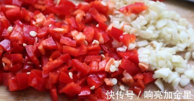 搅拌均匀|茄子换种吃法，一蒸二煎三焖，香味浓郁口感滑嫩，盖饭算一绝！