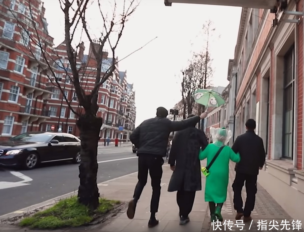 100块把土鳖宅男变鲜肉超模,英国俩沙雕小哥把时尚圈玩坏了