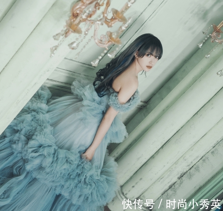 千金小姐|程潇一组婚纱照片曝光，蓝灰发色搭配蓝色婚纱，在逃公主本人吧