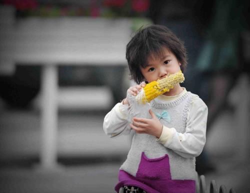 颌骨|宝宝长出吓人的双排牙，只因宝妈准备饮食时，多做了一件事