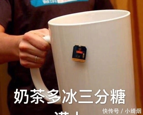 女生饭量有多迷？一顿只吃一个饺子，说了吃一勺，那就只吃一勺！