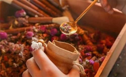 跑男團|跑男九如山之行：蔡徐坤帶火木屋別墅木桶房，泥潭大戰(zhàn)代入感好強