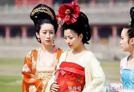 产妇|古代产妇坐月子吃30只鸡，不出门，不洗头，这些禁忌好吗？