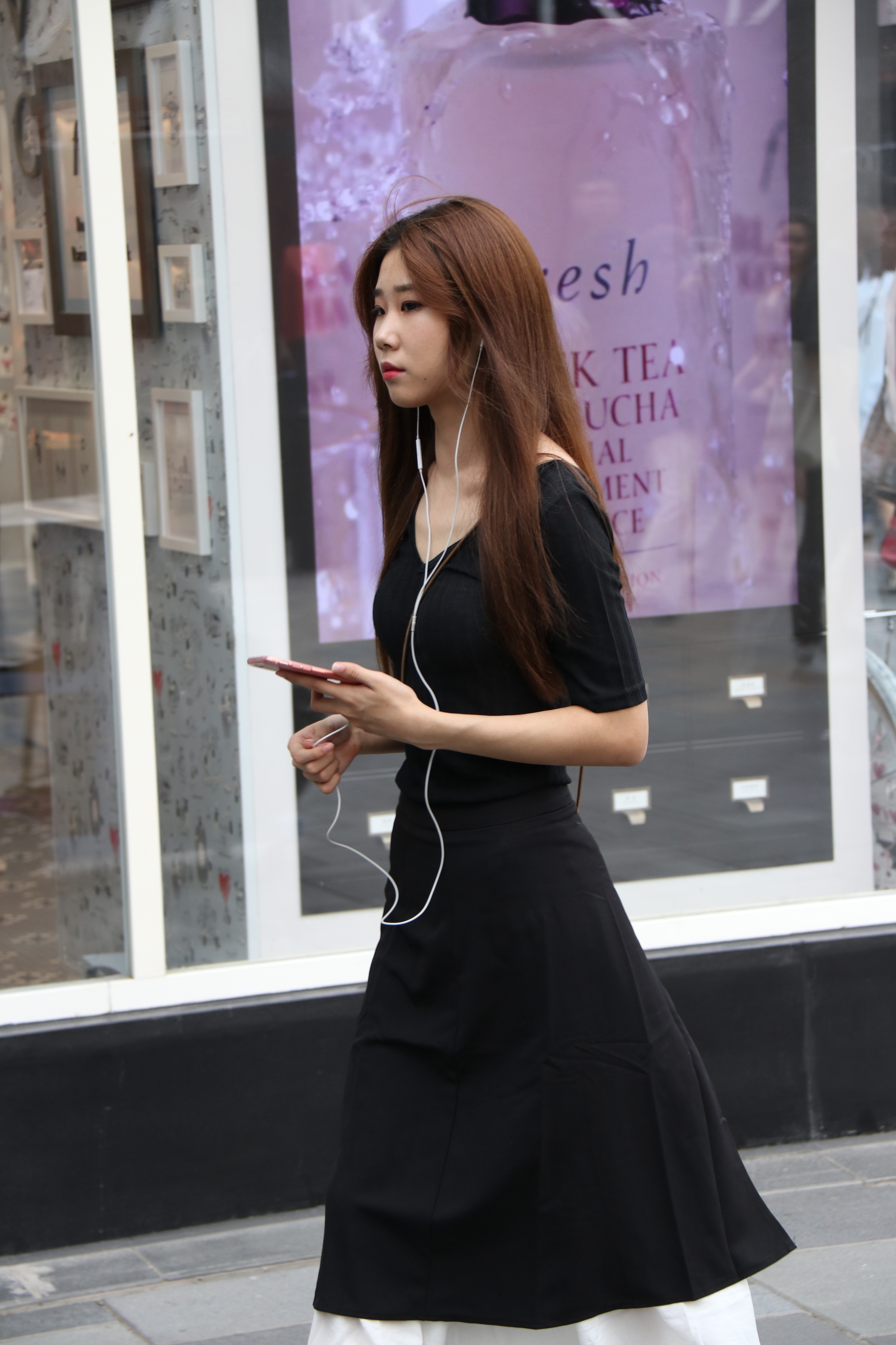 路人 街拍路人,优雅娴静有气场的穿搭参考,让你成为一道美丽风景