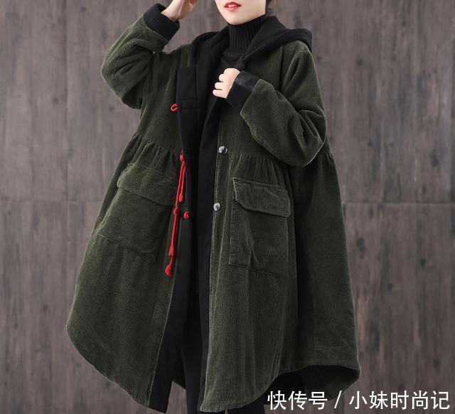 跨年也要穿得美又暖, 复古文艺风外套加持, 真的是养眼又气质