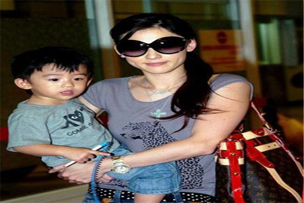 张柏芝儿子近照曝光 竟然比谢霆锋颜值还高 快资讯