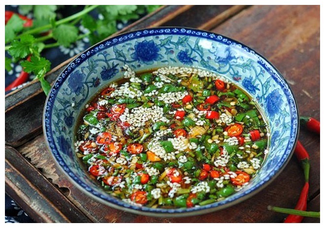 大厨教你万能凉拌汁的做法,香辣开胃,拌什么凉菜都好吃