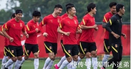 换帅|李霄鹏最新决定引爆争议,球迷吐槽:换帅简直是个笑话