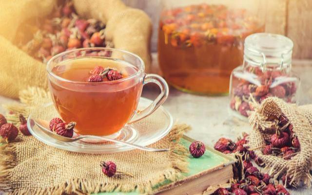 我是大医生|50岁是“长寿关键期”,睡前坚持4个习惯,身体健康,少生病