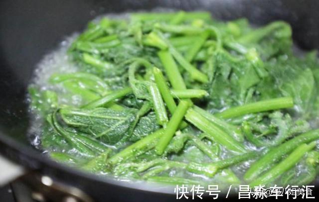 炒南瓜藤|伏天多吃蔬菜,这个菜应季正当时,简单一炒,鲜嫩爽口,解腻开胃