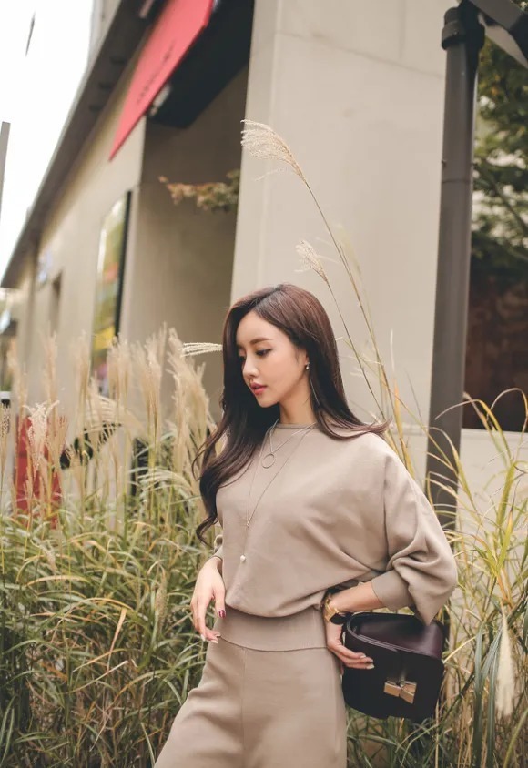 孙允珠|美图欣赏:孙允珠,纸莎落霜芦苇糅合泛棕职业装