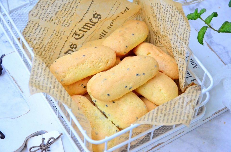 最近孩子迷上了这小饼,不加一滴水不加一滴油,酥脆可口,太香了