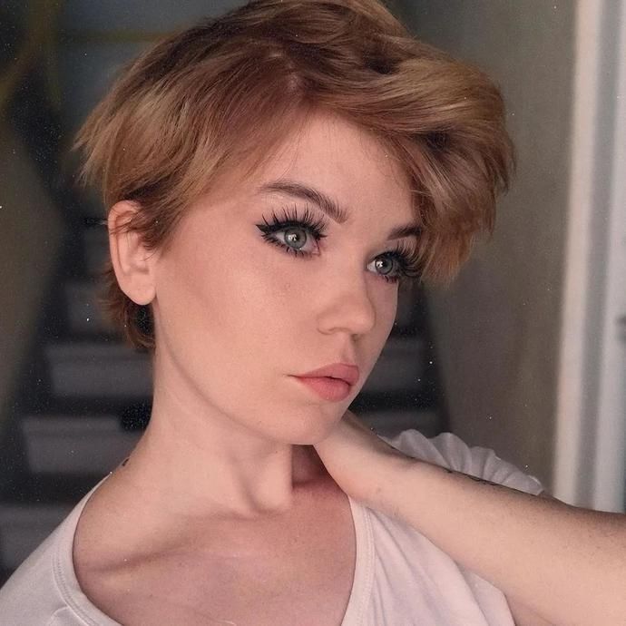 裙子|当她们掀开裙子,露出“惊艳”的大腿时,所有人都看呆了