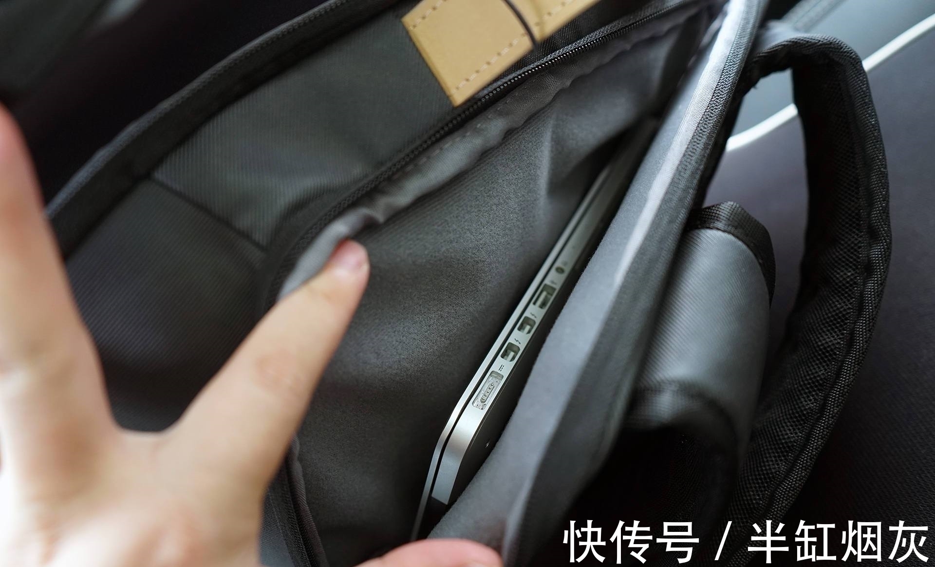 笔者 男人的背包就应该是这样有棱角,不复杂!第一眼就爱上了