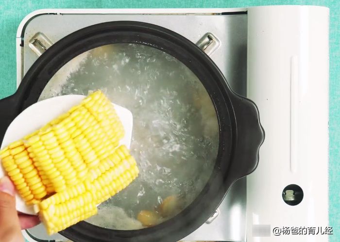  两样|排骨中加两样食材，鲜香肉嫩又营养，简单一炖，孩子特爱吃