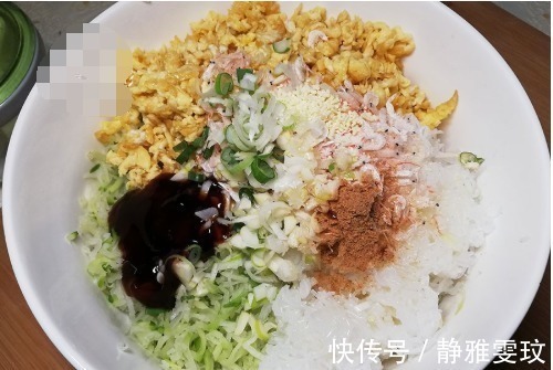 一个萝卜，2个鸡蛋，不用发面，教你这样做馅饼，营养又味美