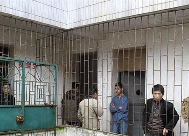 我们这一代|以前的孩子多么抗打抗骂,现在的孩子真脆弱!错,这只是一种假象