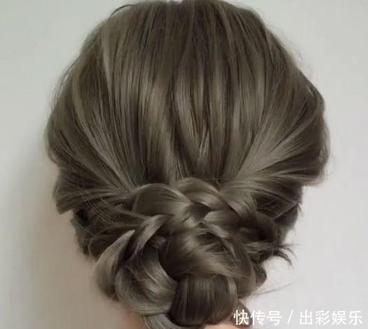 头发造型初学者也不怕失败!精选10款超简单低发髻盘发,变换乐趣