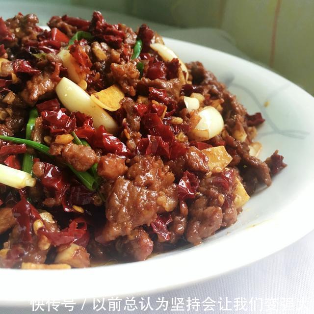 一碗米饭绝对不够吃的下饭菜,蔬菜小炒的做法,味道棒棒的!