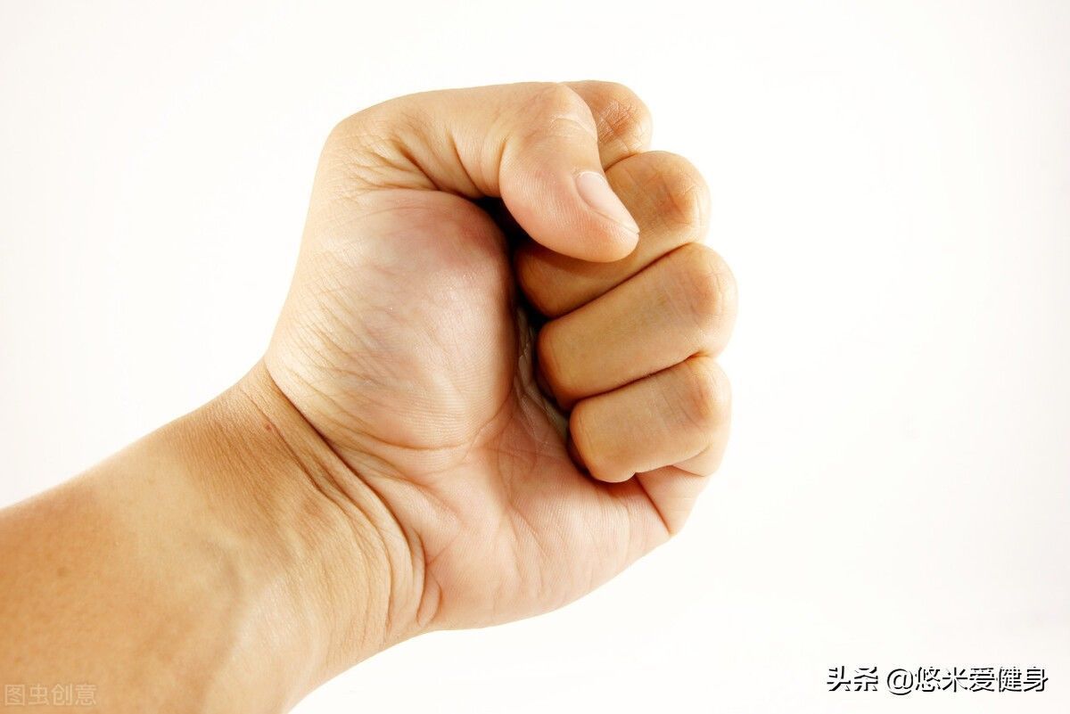 动作|引体向上握不紧单杠怎么办?每天训练1个动作,快速提升双手握力