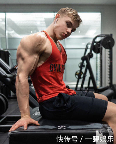 健身|别人家的18岁，1460天的努力，弱鸡变猛男，堪比专业健美运动员