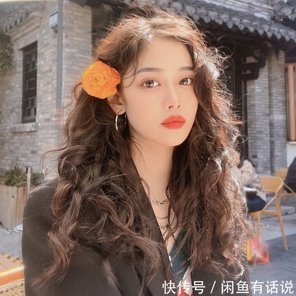 蛋蛋卷 减龄不一定要烫羊毛卷,太挑人!今年流行“慵懒卷”,很有女人味