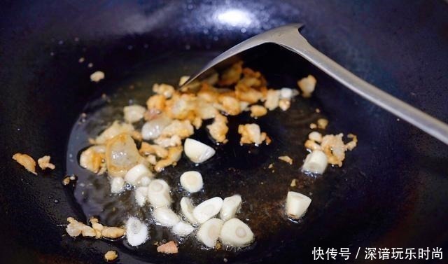 藜蒿炒腊肉|此菜不吃叶只吃梗,南方常见,就是有点贵,此时吃正当季