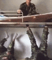 |搞笑GIF：女朋友总是这样出现 我的小心脏都快受不了了