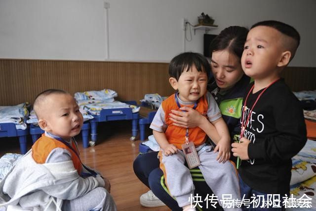 父母|上幼儿园第一天，为何有的娃哭有的不哭不哭的娃多出自这些家庭