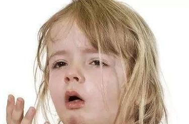 男孩|惋惜！6岁男孩被花生噎死，妈妈急救方法有误，错失救孩子的机会