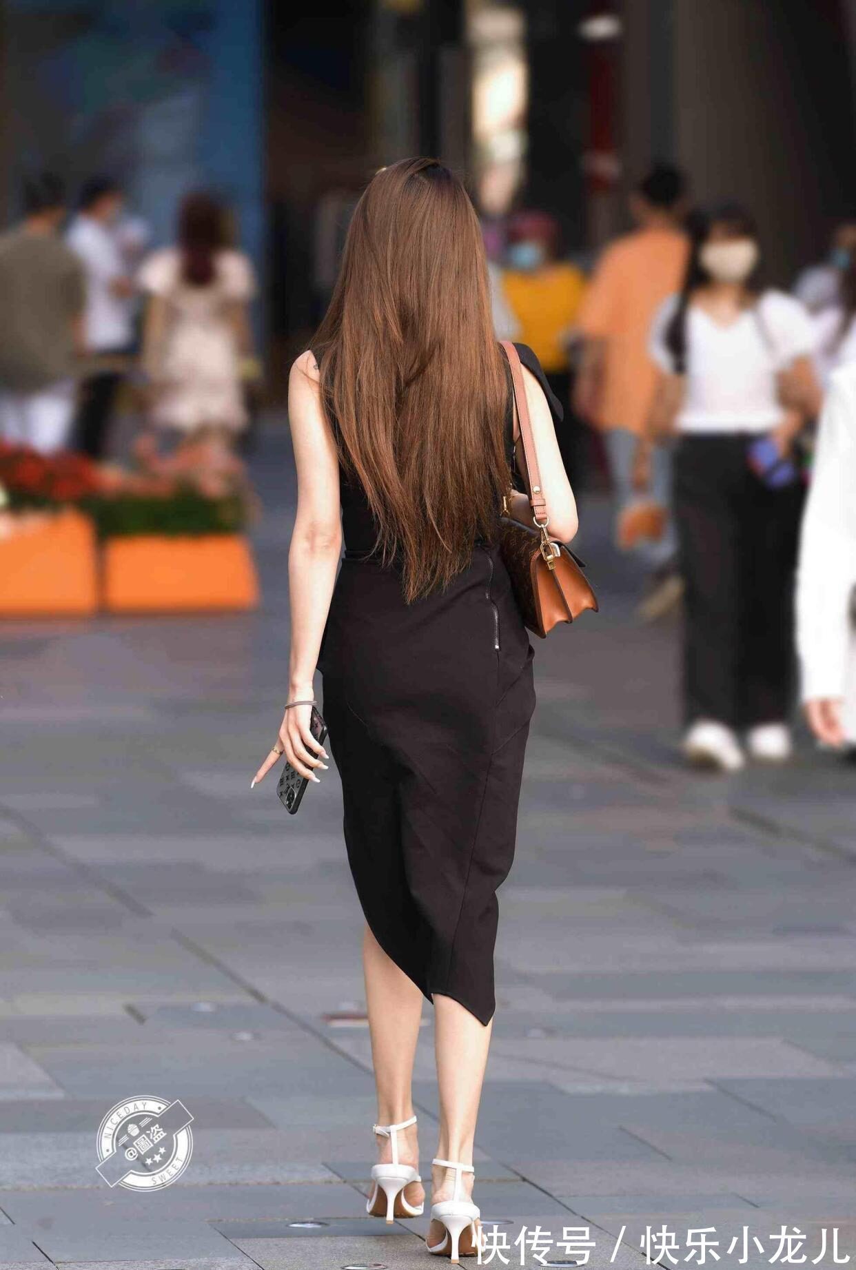 包臀裙 低调洋气的连衣裙穿搭展现随意的姿态,不用多花心思,吸引视线