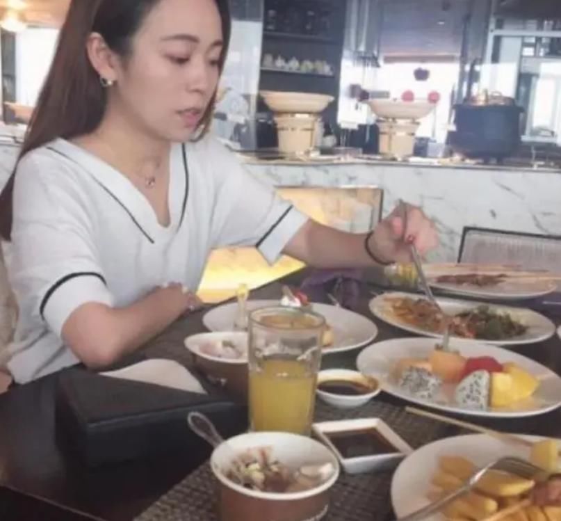 吃自助餐时，聪明人只拿这“3种饮料”，老板看了内心咆哮行家