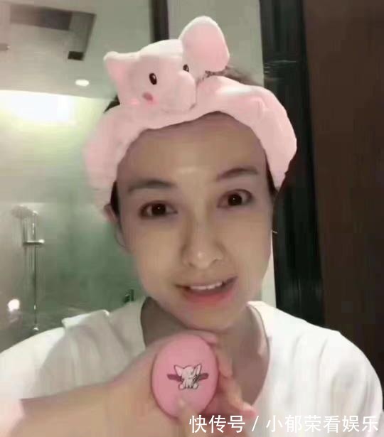 洗面奶|刚打湿脸就涂洗面奶,难怪黑头越长越多,告诉你正确的洗脸方法