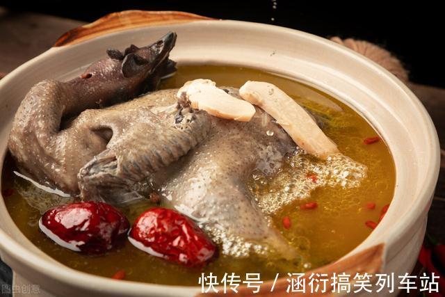 腥味|炖鸡汤时，直接下锅炖可不行，教你正确做法，汤鲜肉嫩无腥味