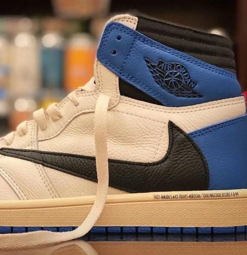 tr预定今年鞋王？TS x 藤原浩闪电 x AJ 1 三方联名最新实物美照发布！
