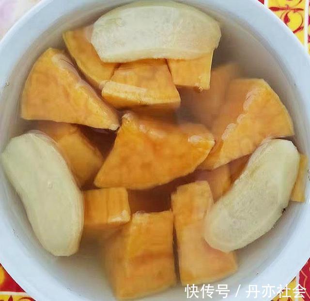 红薯块|红薯和它一起煮,早晚吃一点,宿便没了,腰变细了,气色也好了