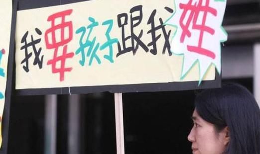 规定|娃随母姓到底好不好？不仅关系性格，民法典规定，姓错或上法庭