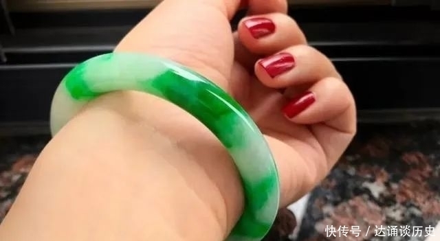 瑕疵|这样的翡翠手镯才可能一直升值