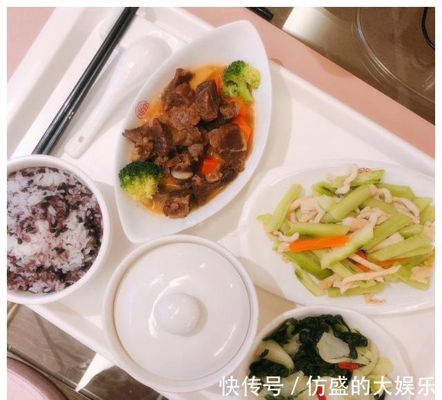 芹菜炒肉|这是一份清新、淡雅、营养均衡的月子餐菜单,光看着就咽口水了