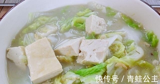 白菜豆腐|“白菜烧豆腐”家常做法,味道巴适,忍不住要多吃两碗饭