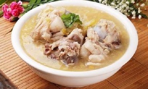 无论炖什么骨头汤,千万不要直接加水炖!多加这1步,汤又香又白