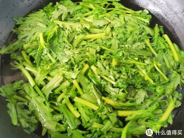皇帝菜|茼蒿被称为“皇帝菜”，通肠润便健脾胃，春天失眠多梦要多吃